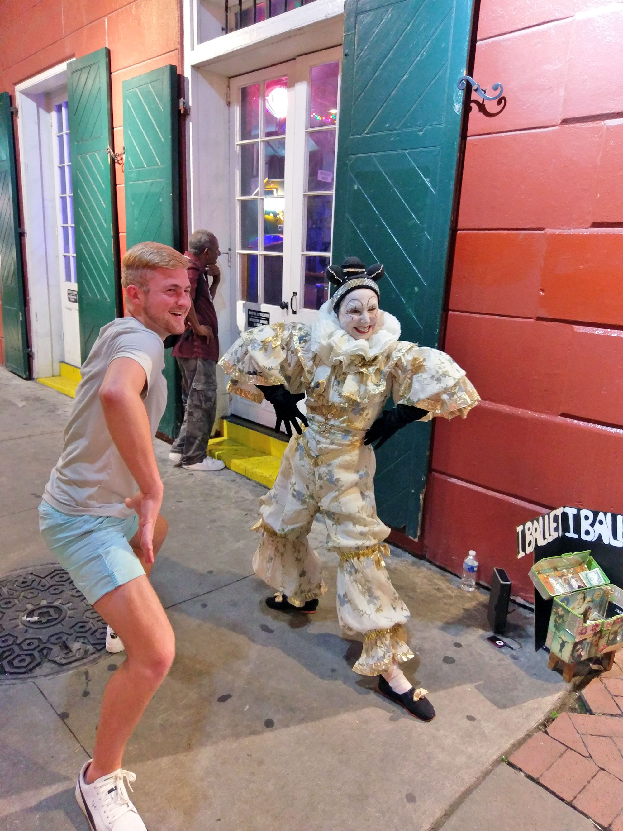 A street performer in the French Quarter of New Orleans.