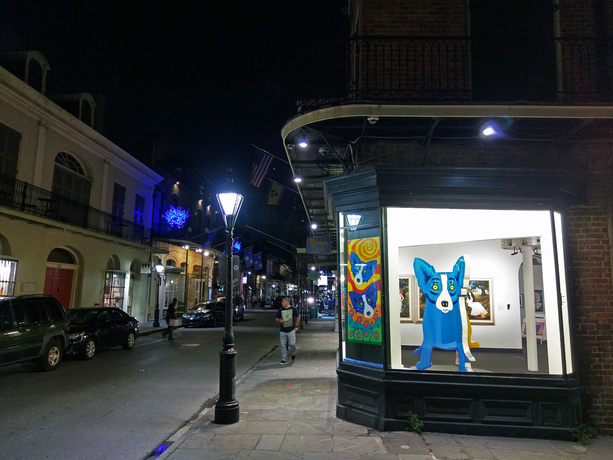 An art gallery by the cathedral in the New Orleans French Quarter.